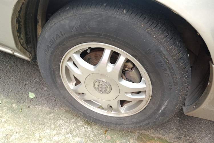 Used Buick Regal 2006 2.5L Automatic Luxury Right Front Wheel Hub