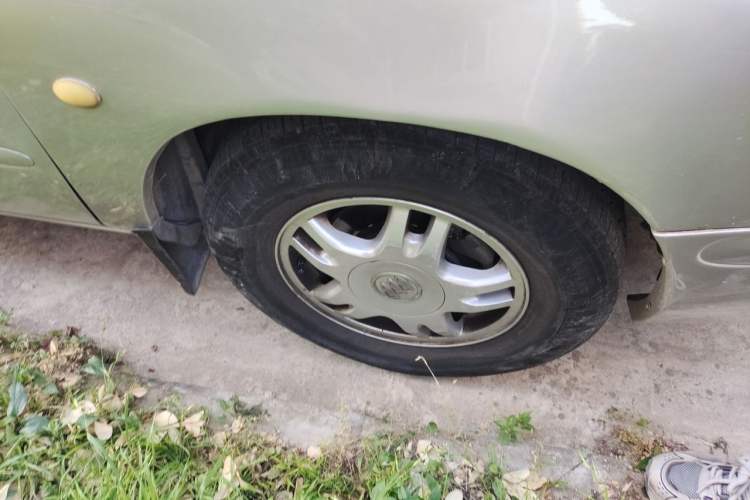 Used Buick Regal 2006 2.5L Automatic Luxury Right Front Wheel Hub