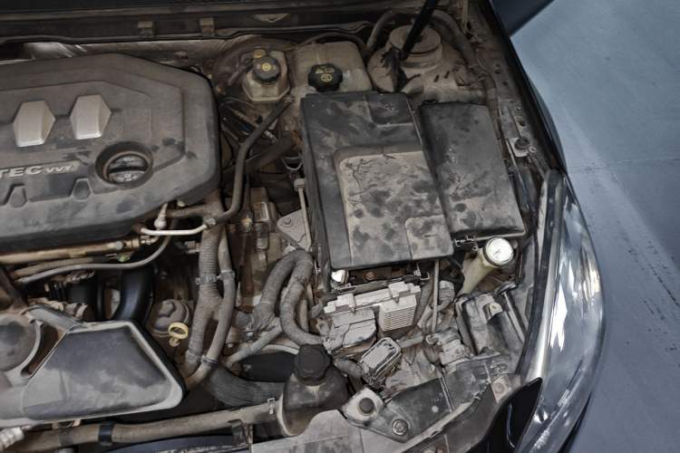 Used Buick Regal 2009 2.0L Comfort Edition Engine Bay Left