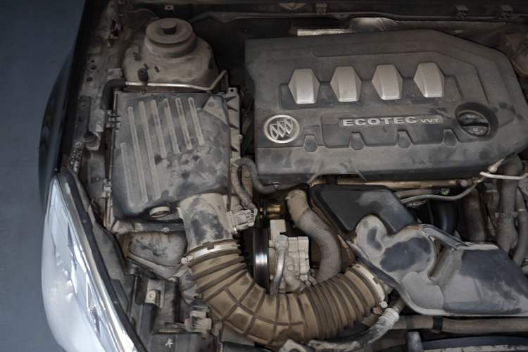 Used Buick Regal 2009 2.0L Comfort Edition Engine Bay Right