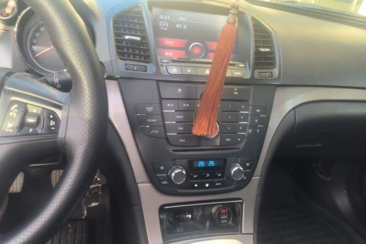 Used Buick Regal 2009 1.6T Elite Sport Edition Audio And AC Panel