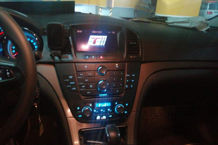 Used Buick Regal 2009 2.0T Luxury Sport Edition Audio And AC Panel