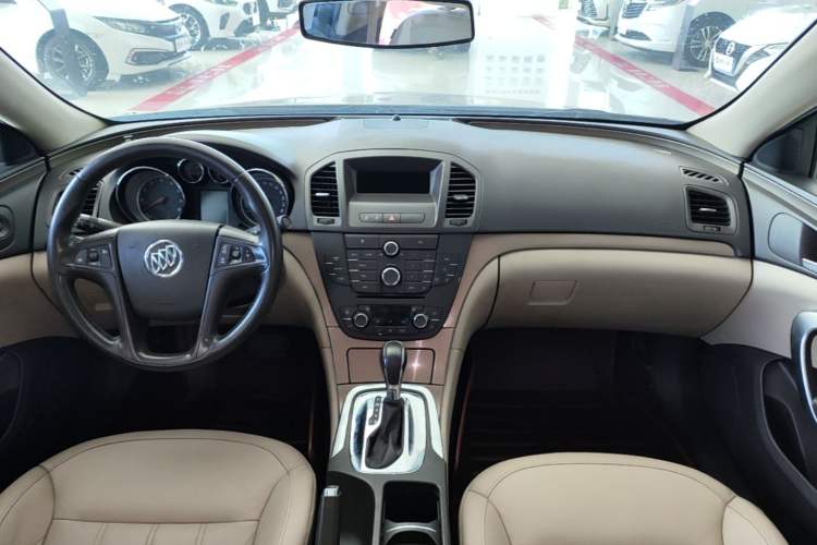 Used Buick Regal 2009 2.0L Elite Edition Center Console