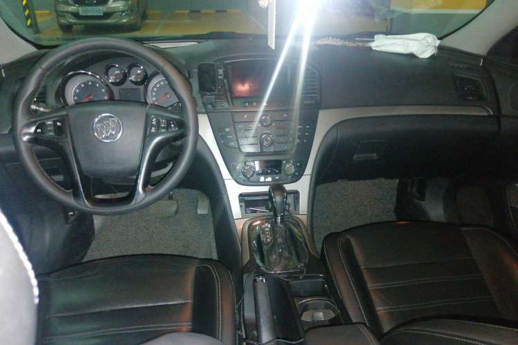 Used Buick Regal 2009 2.0T Luxury Sport Edition Center Console