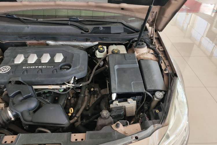 Used Buick Regal 2009 2.0L Elite Edition Engine Bay Left