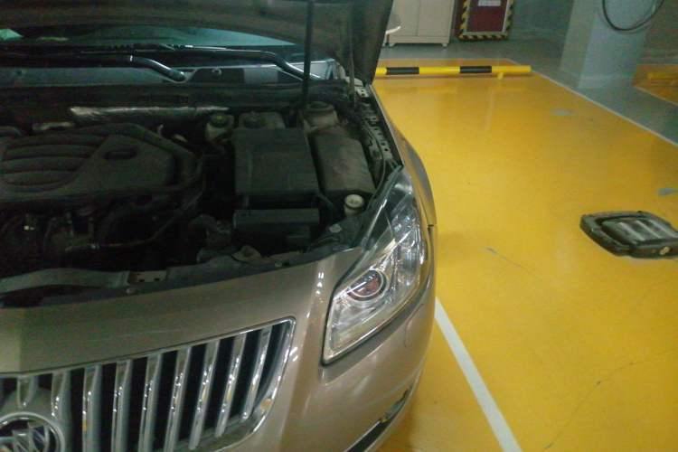 Used Buick Regal 2009 2.0T Luxury Sport Edition Engine Bay Left