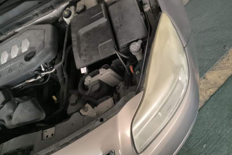 Used Buick Regal 2009 2.0L Elite Edition Engine Bay Left