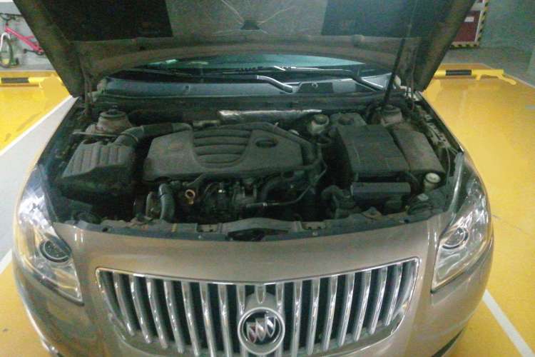 Used Buick Regal 2009 2.0T Luxury Sport Edition Engine Bay