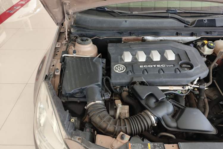 Used Buick Regal 2009 2.0L Elite Edition Engine Bay Right