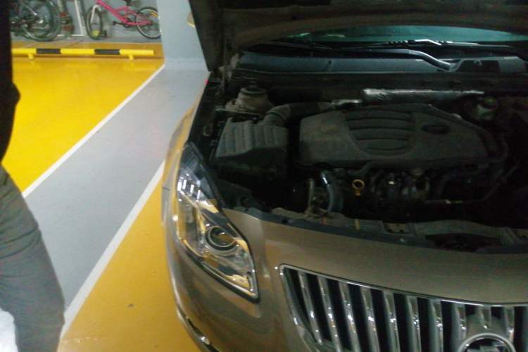Used Buick Regal 2009 2.0T Luxury Sport Edition Engine Bay Right