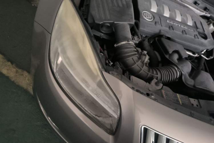 Used Buick Regal 2009 2.0L Elite Edition Engine Bay Right
