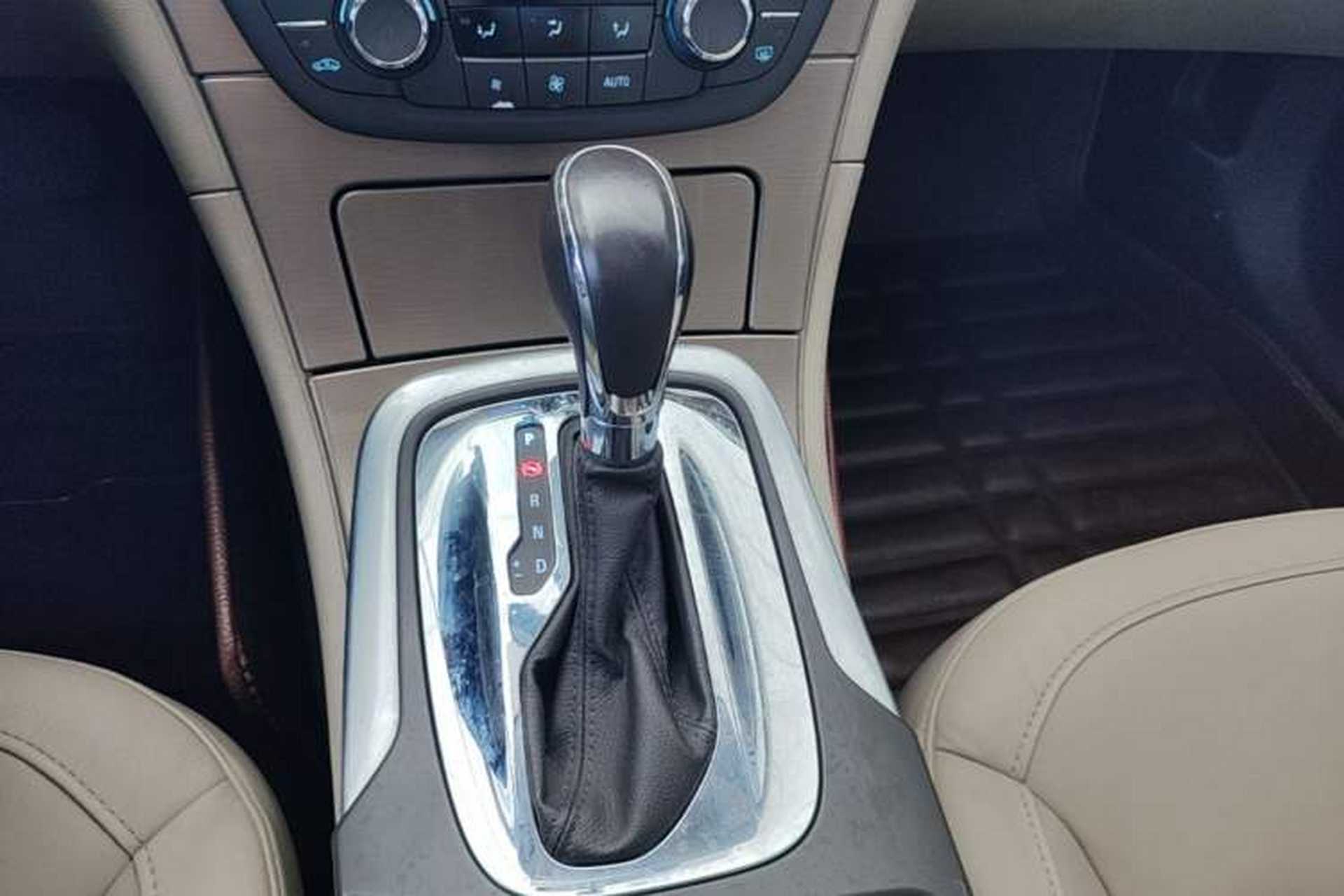 Used Buick Regal 2009 2.0L Elite Edition Gear Lever
