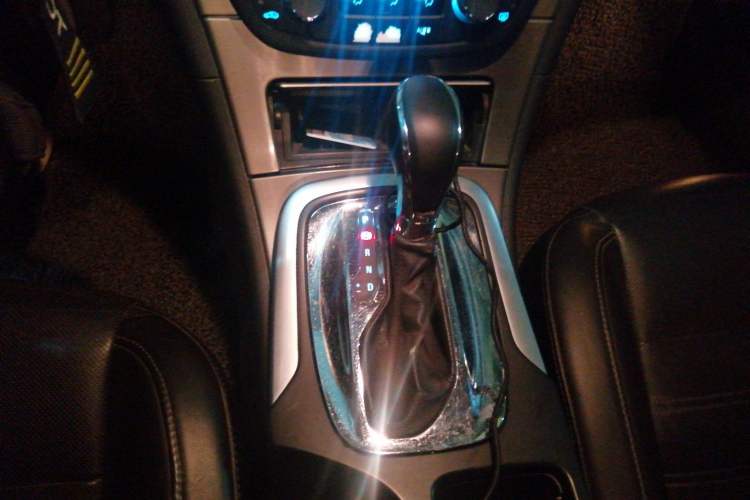 Used Buick Regal 2009 2.0T Luxury Sport Edition Gear Lever