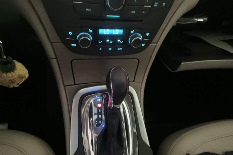Used Buick Regal 2009 2.0L Elite Edition Gear Lever