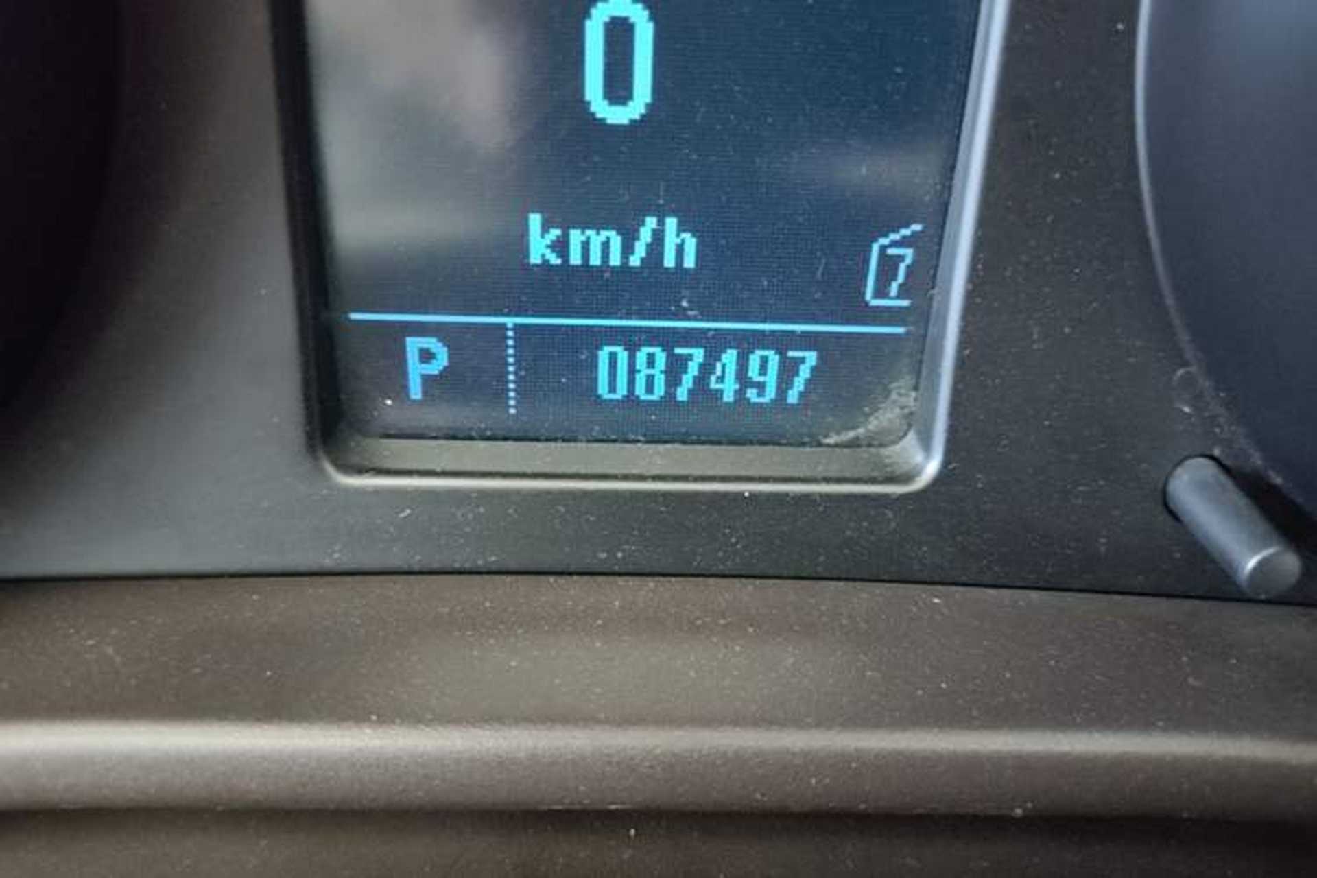 Used Buick Regal 2009 2.0L Elite Edition Odometer Close Up