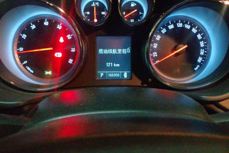 Used Buick Regal 2009 2.0T Luxury Sport Edition Odometer Close Up