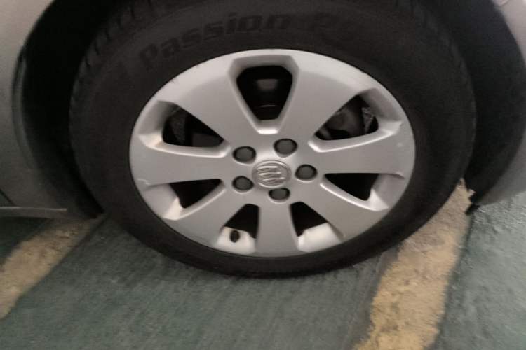 Used Buick Regal 2009 2.0L Elite Edition Right Front Wheel Hub