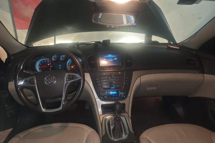 Used Buick Regal 2009 2.0L Elite Edition Center Console