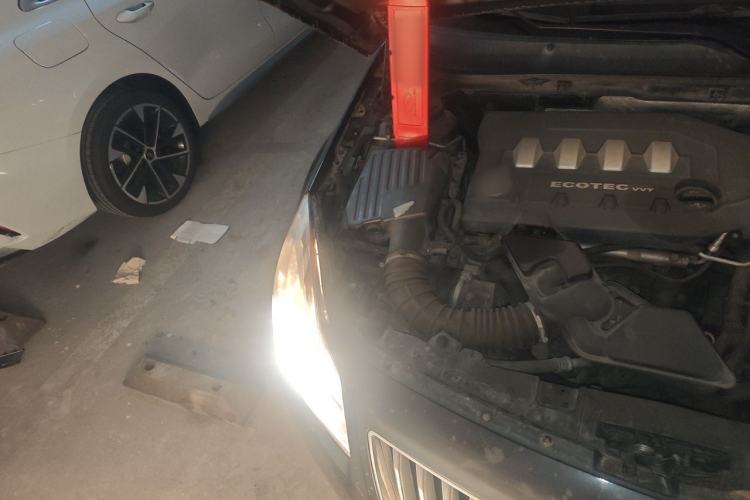 Used Buick Regal 2009 2.0L Elite Edition Engine Bay Right