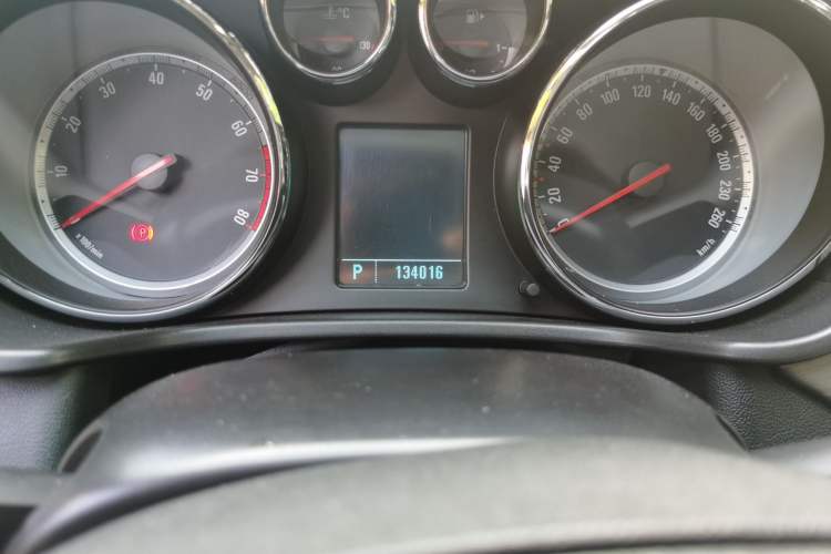 Used Buick Regal 2009 2.4L Flagship Edition Odometer Close Up