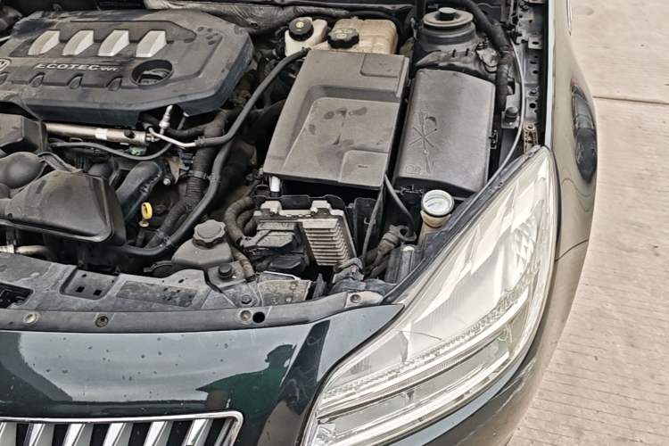 Used Buick Regal 2009 2.0L Elite Edition Engine Bay Left