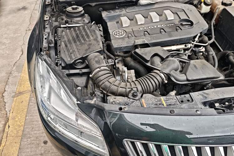Used Buick Regal 2009 2.0L Elite Edition Engine Bay Right