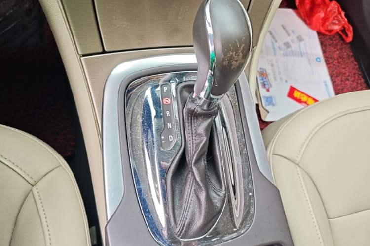 Used Buick Regal 2009 2.0L Elite Edition Gear Lever