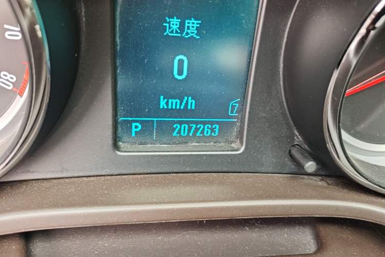 Used Buick Regal 2009 2.0L Elite Edition Odometer Close Up