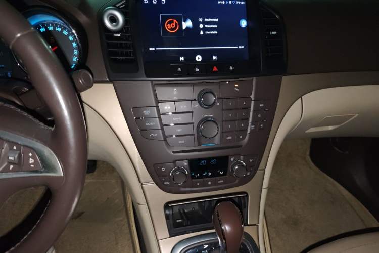 Used Buick Regal 2009 2.0L Elite Edition Audio And AC Panel