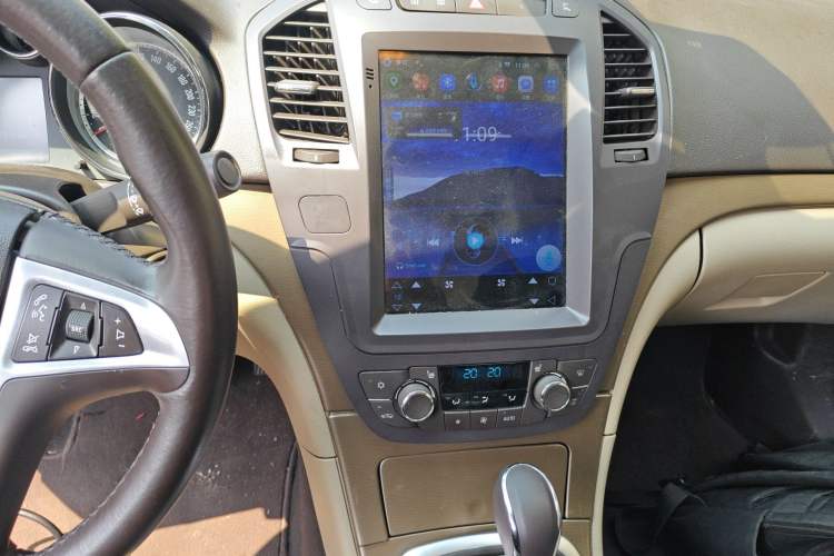 Used Buick Regal 2009 2.0L Elite Edition Audio And AC Panel