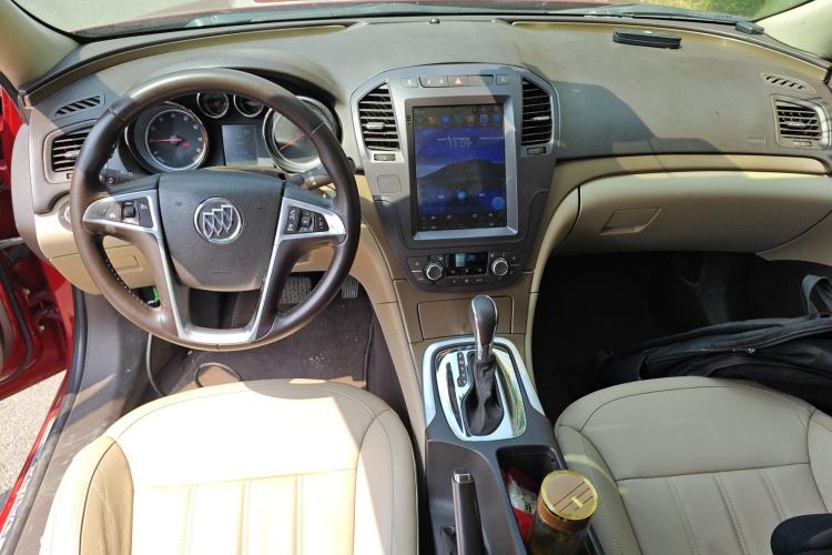 Used Buick Regal 2009 2.0L Elite Edition Center Console