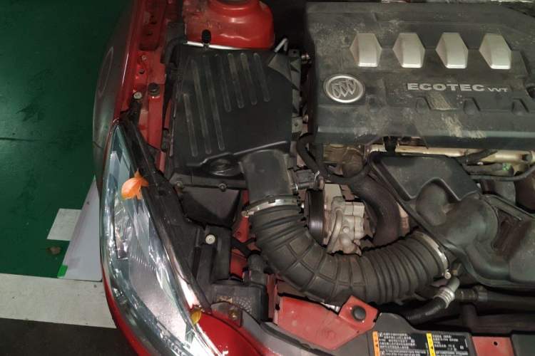 Used Buick Regal 2009 2.0L Elite Edition Engine Bay Right