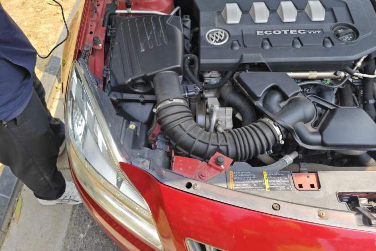 Used Buick Regal 2009 2.0L Elite Edition Engine Bay Right