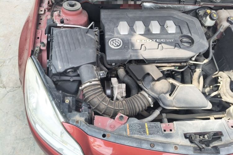 Used Buick Regal 2009 2.0L Elite Edition Engine Bay Right