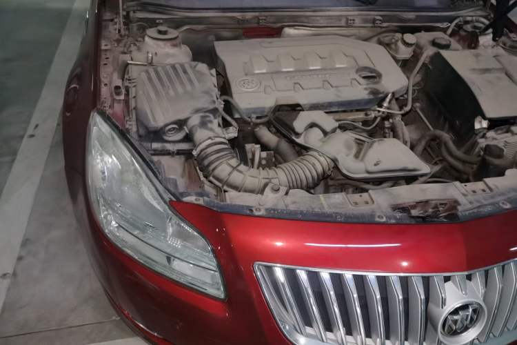 Used Buick Regal 2009 2.0L Elite Edition Engine Bay Right