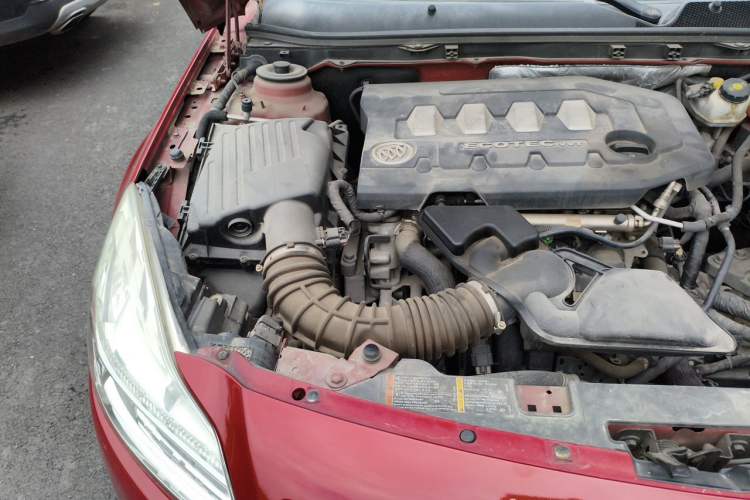 Used Buick Regal 2009 2.0L Comfort Edition Engine Bay Right