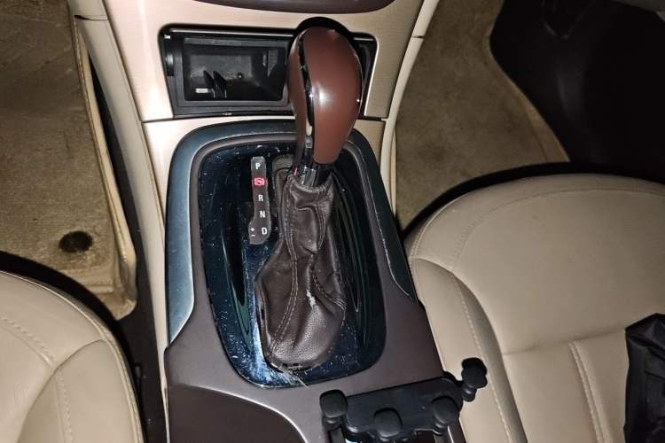 Used Buick Regal 2009 2.0L Elite Edition Gear Lever