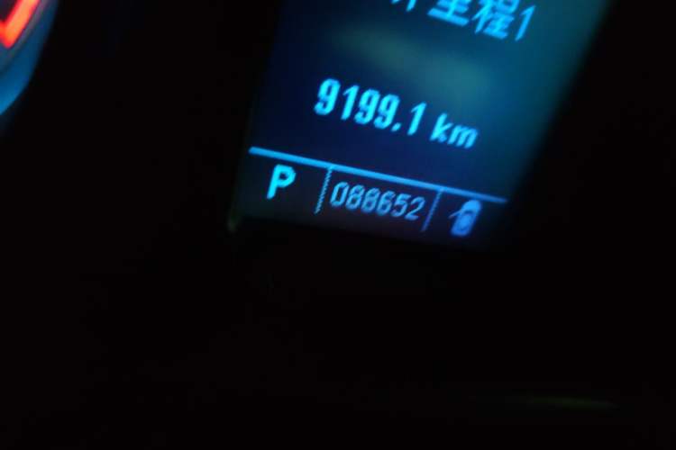 Used Buick Regal 2009 2.0L Elite Edition Odometer Close Up