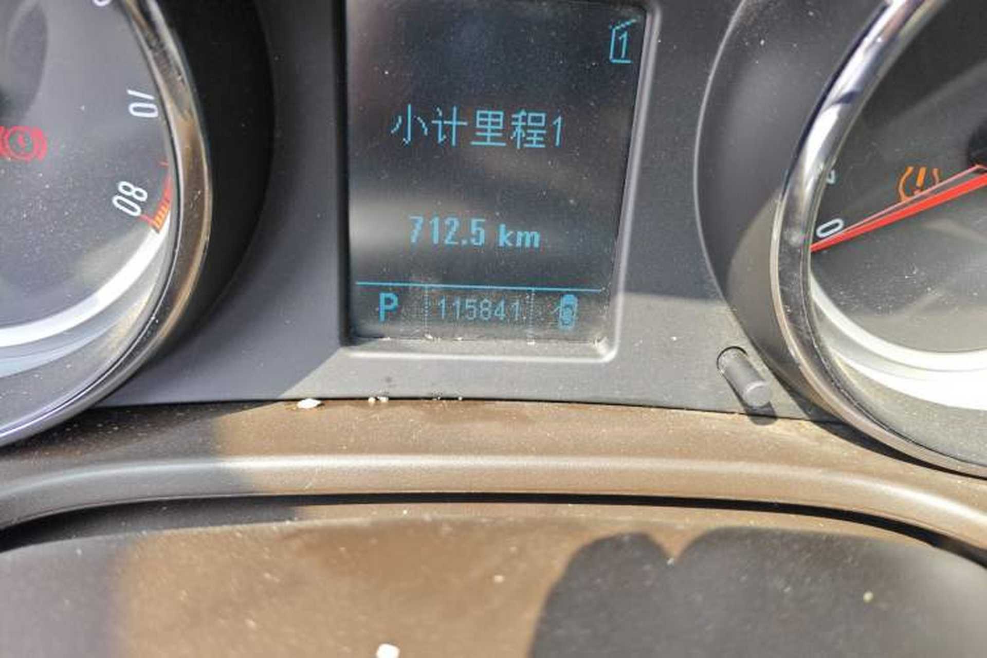 Used Buick Regal 2009 2.0L Elite Edition Odometer Close Up