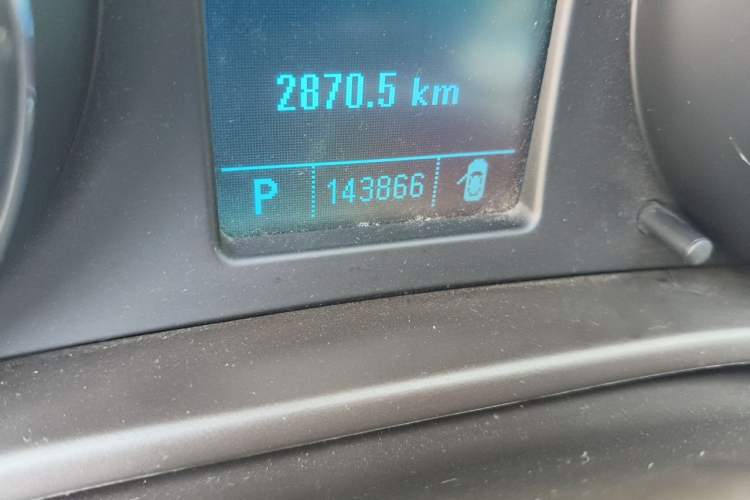 Used Buick Regal 2009 2.0L Elite Edition Odometer Close Up