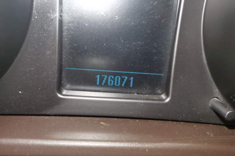 Used Buick Regal 2009 2.0L Elite Edition Odometer Close Up