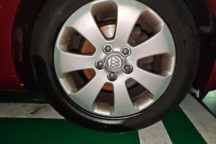 Used Buick Regal 2009 2.0L Elite Edition Right Front Wheel Hub