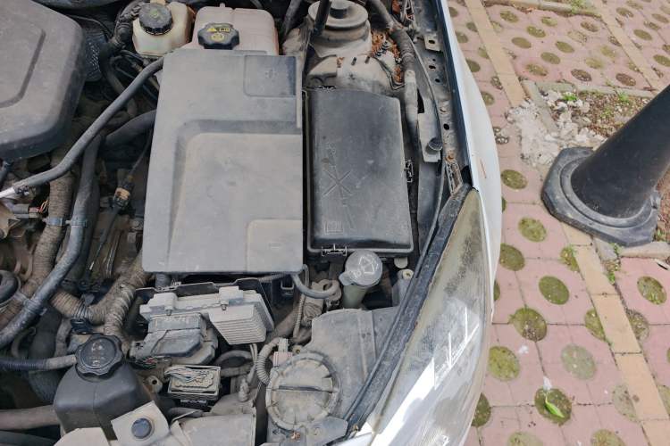 Used Buick Regal 2009 2.4L Flagship Edition Engine Bay Left