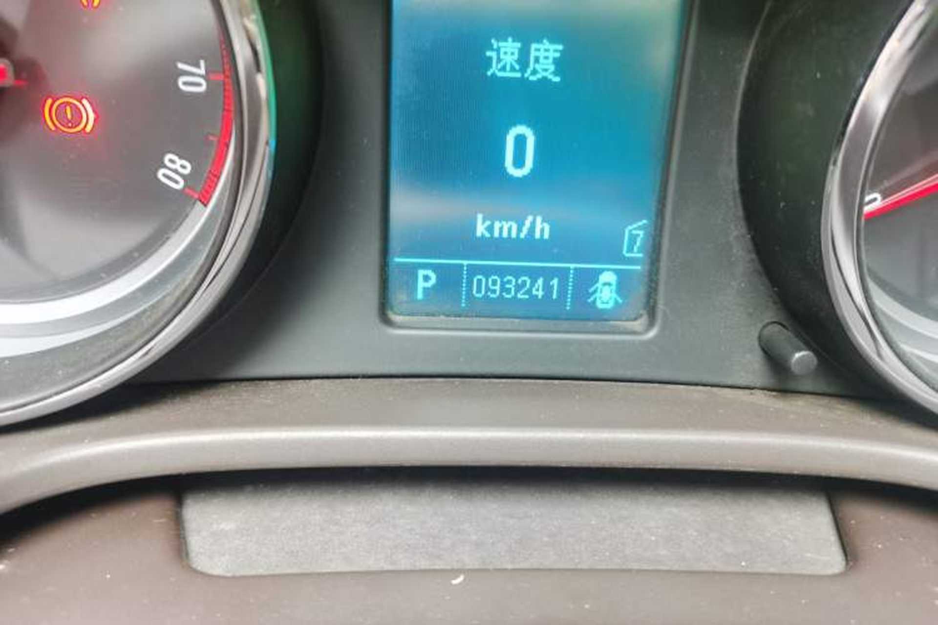 Used Buick Regal 2009 2.4L Elite Edition Odometer Close Up