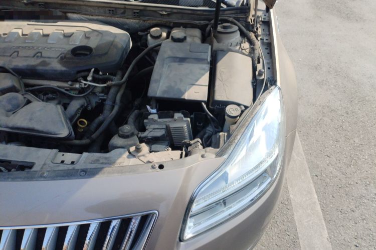 Used Buick Regal 2009 2.0L Elite Edition Engine Bay Left