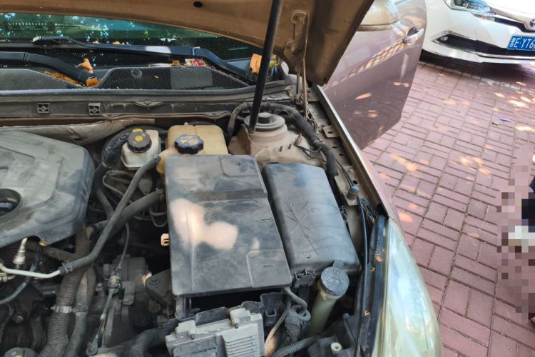 Used Buick Regal 2009 2.0L Elite Edition Engine Bay Left