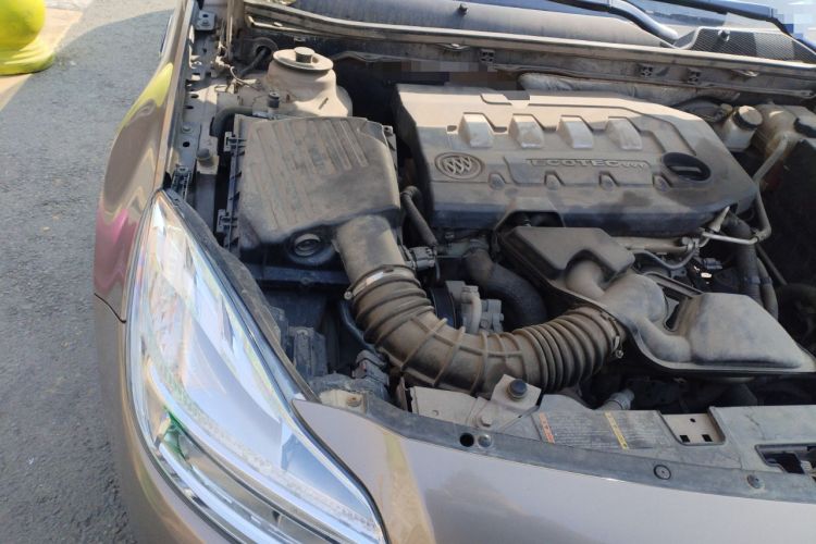 Used Buick Regal 2009 2.0L Elite Edition Engine Bay Right