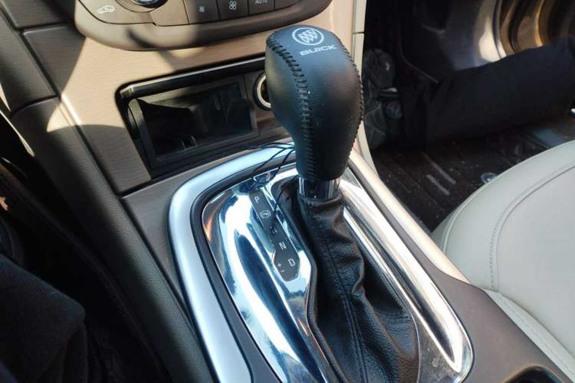 Used Buick Regal 2009 2.0L Elite Edition Gear Lever