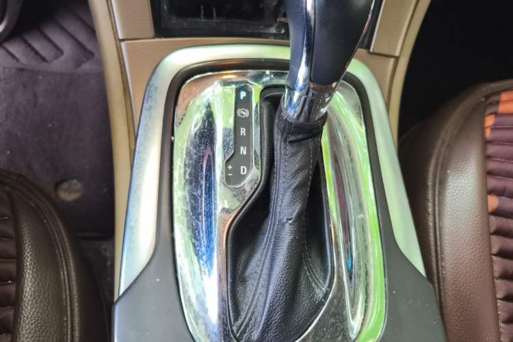 Used Buick Regal 2009 2.0L Elite Edition Gear Lever