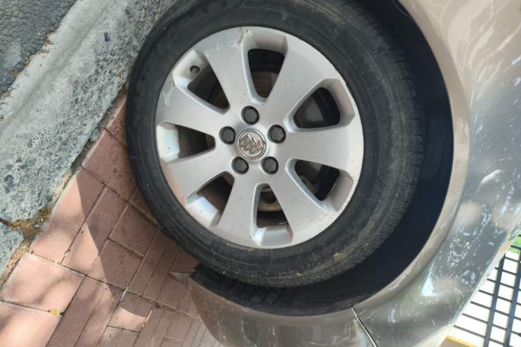 Used Buick Regal 2009 2.0L Elite Edition Right Front Wheel Hub